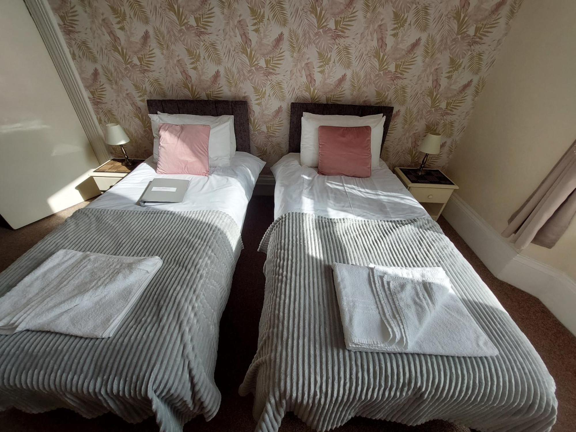 The Patricia Hotel Торки Екстериор снимка